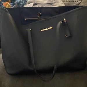Micheal Kors purse